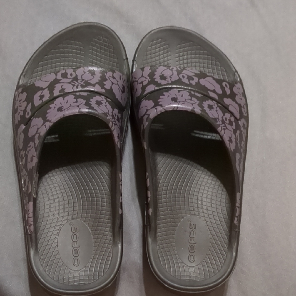 OOFOS Purple Flower Women's Slides